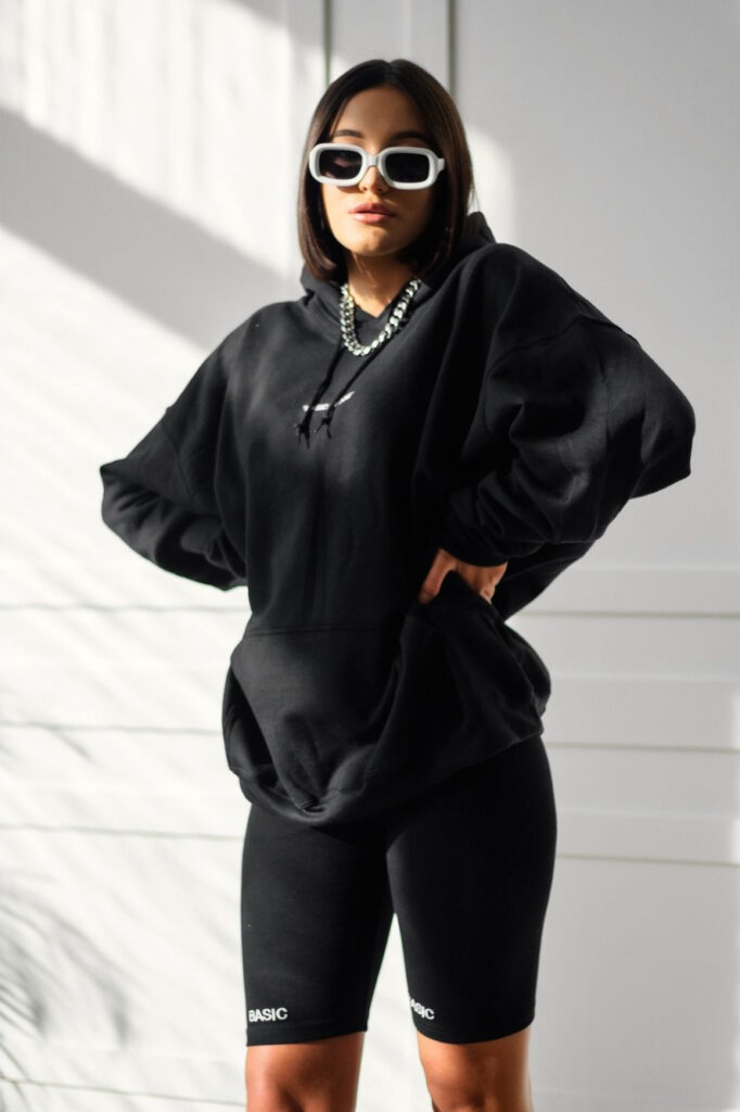 BASIC HOODIE - BLACK - Image 3