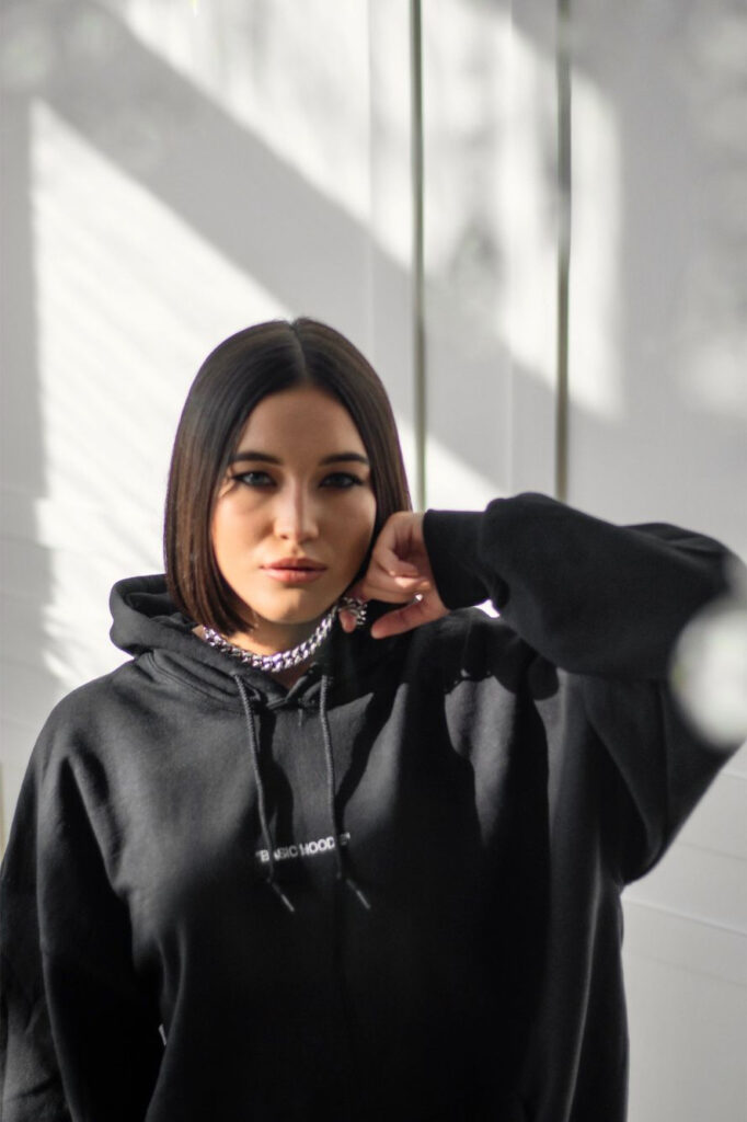 BASIC HOODIE - BLACK - Image 5