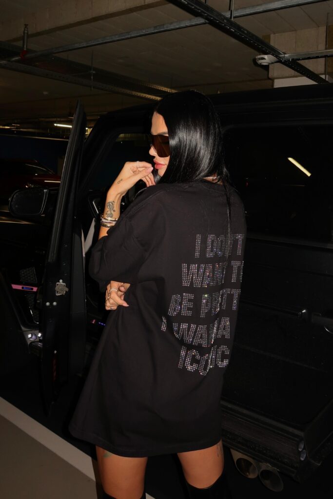 ICONIC TEE - SILVER