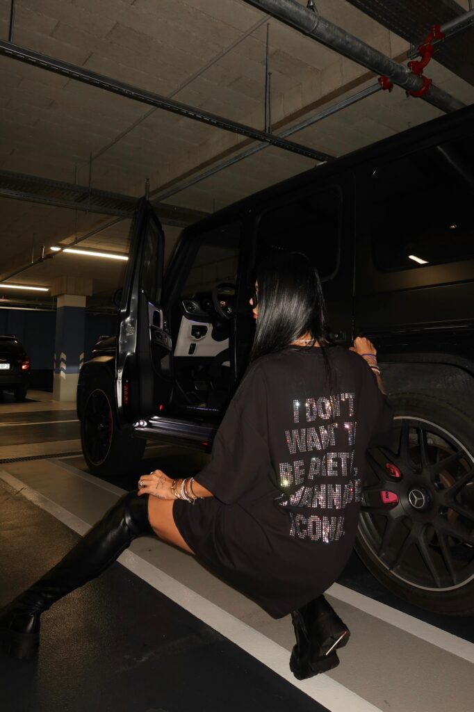 ICONIC TEE - SILVER - Image 6