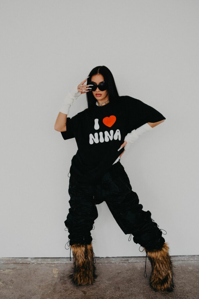 NINA TEE - BLACK - Image 2