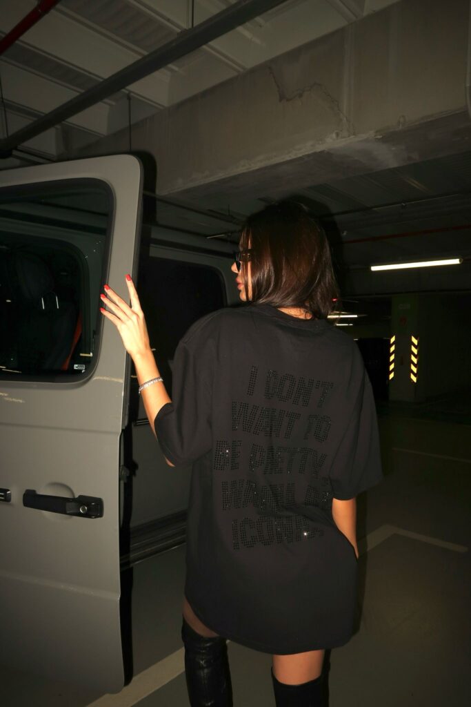 ICONIC TEE - BLACK - Image 2