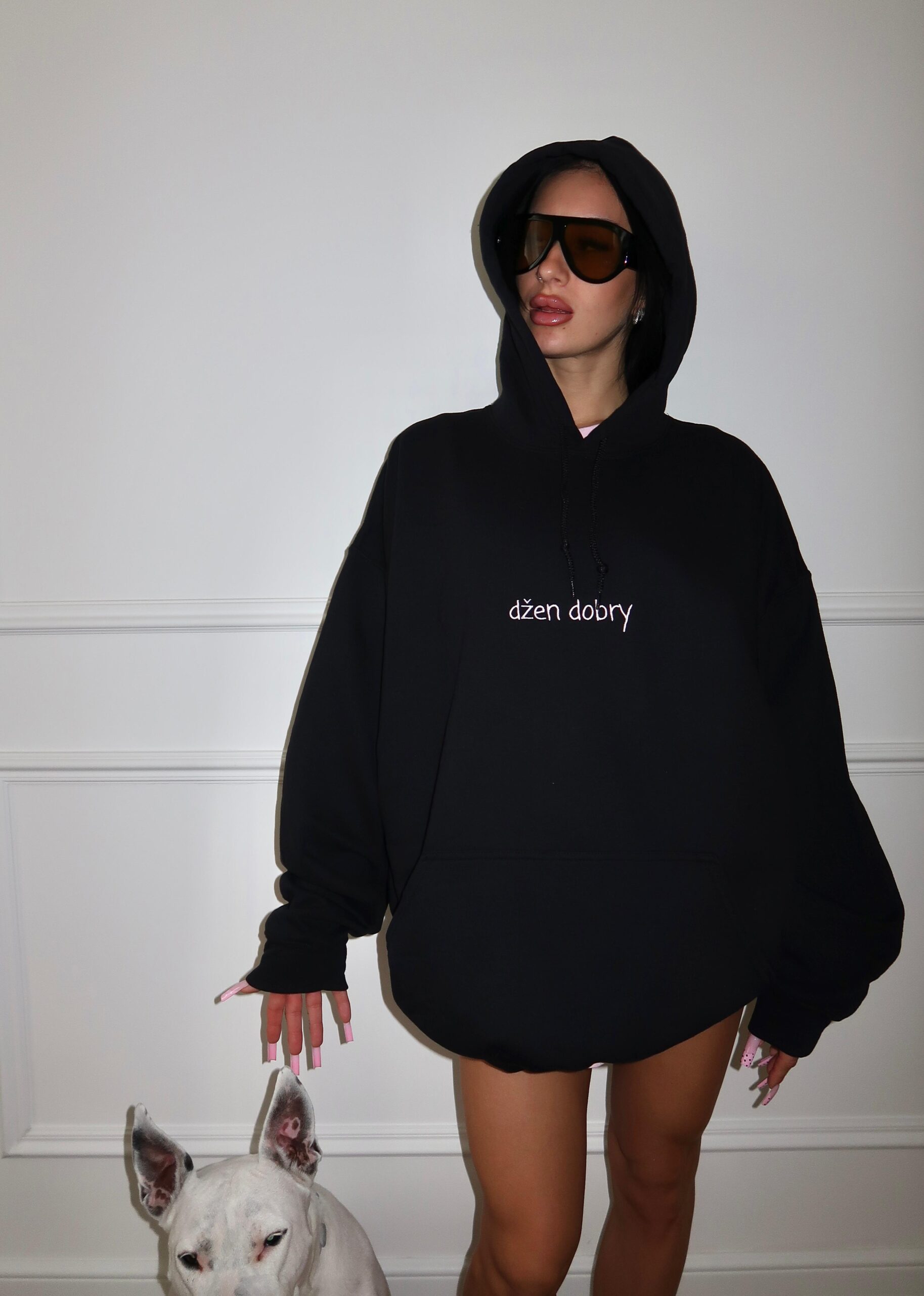 "DŽEN DOBRY" HOODIE - BLACK – Obrázok 4